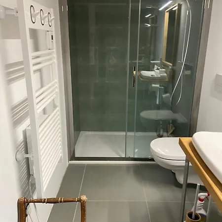 Privee Avec Acces Jardin En Coeur De Village Gæstehus 3*